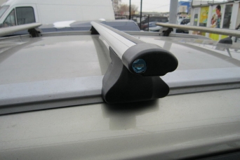 Багажник Hyundai Tucson III на интегрированные рейлинги Integra аэродинамические дуги с замком
