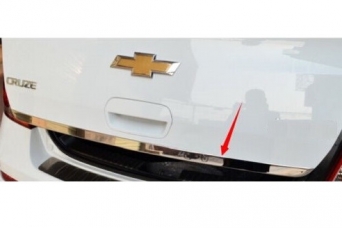 Накладка на крышку багажника Chevrolet Cruze хетчбек