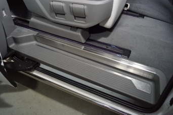 Накладки на пороги Hyundai Staria пассажирские partID:11713qw