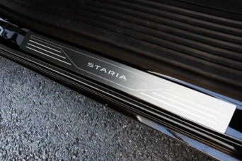 Накладки на пороги Hyundai Staria передние двери