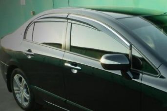 Дефлекторы боковых окон Honda Civic VIII седан mugen style с хромированным молдингом