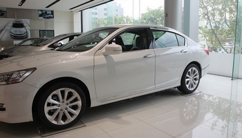 Хромированные молдинги на двери Autoclover - Honda Accord IX 2013-2017 B765
