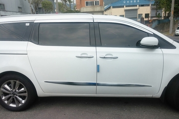 Хромированные молдинги на двери и задний бампер Autoclover - KIA Carnival III 2014-2020 C244
