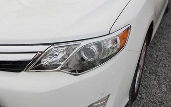 Хромированные накладки на передние фары Autoclover - Toyota Camry 2011-2017 C471