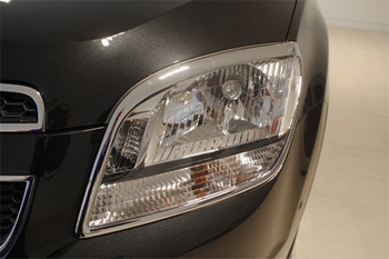 Хромированные накладки на передние фары Autoclover - Chevrolet Orlando 2011-2025 C402