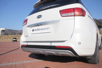 Хромированные накладки на задний стеклоочиститель и парктроники Autoclover - KIA Carnival III 2014-2020 C285
