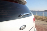 Хромированные накладки на задний стеклоочиститель и парктроники Autoclover - KIA Carnival III 2014-2020
