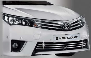 Накладки хромированные на решетку радиатора (низ) Autoclover - Toyota Corolla 2013-2019 C741