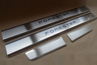Накладки на пороги Subaru Forester SJ нержавеющая сталь