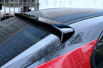 Спойлер на заднее стекло Toyota Camry V70 черный перламутр